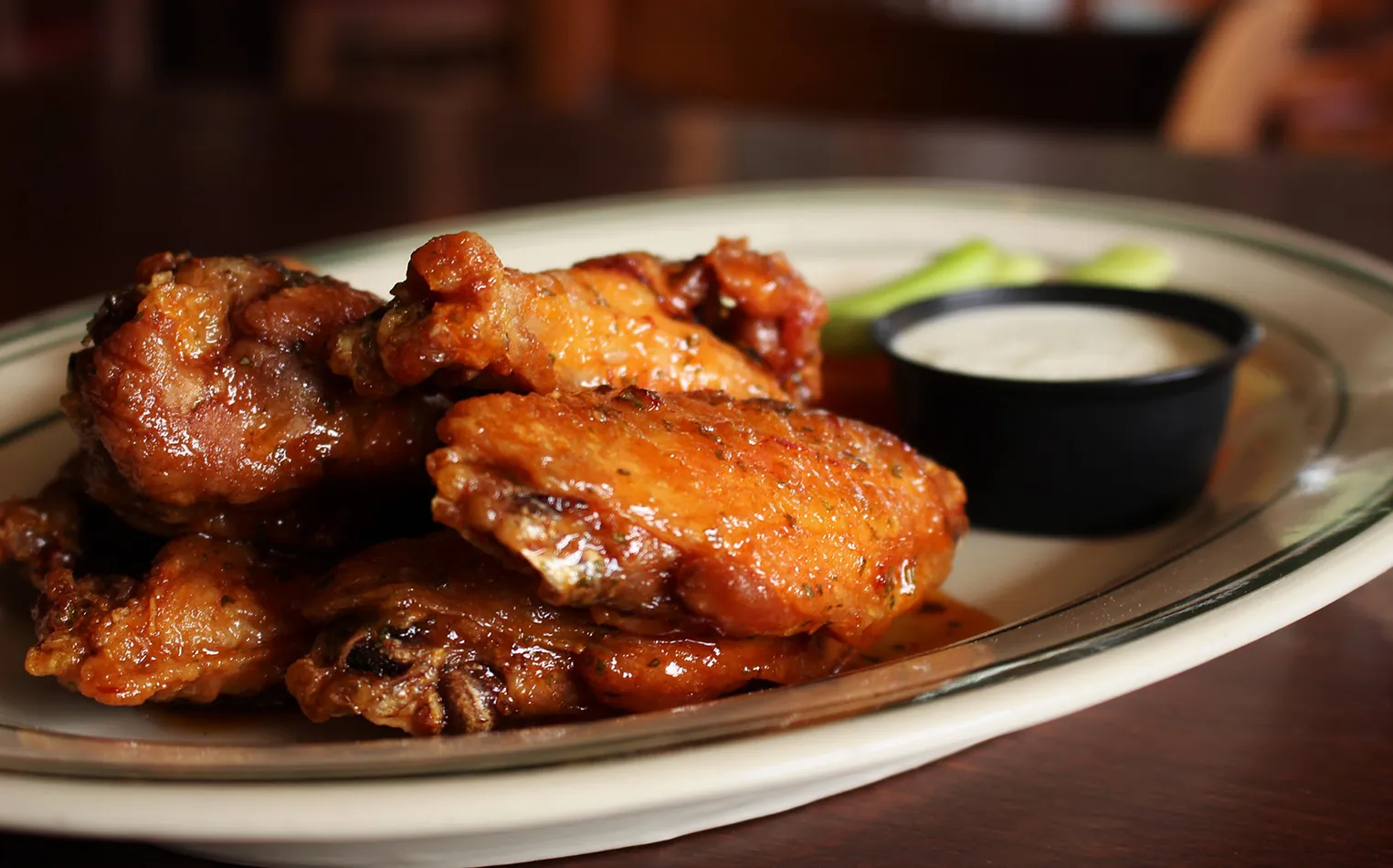 Maestro's smoked chicken wings with dipping sauce
