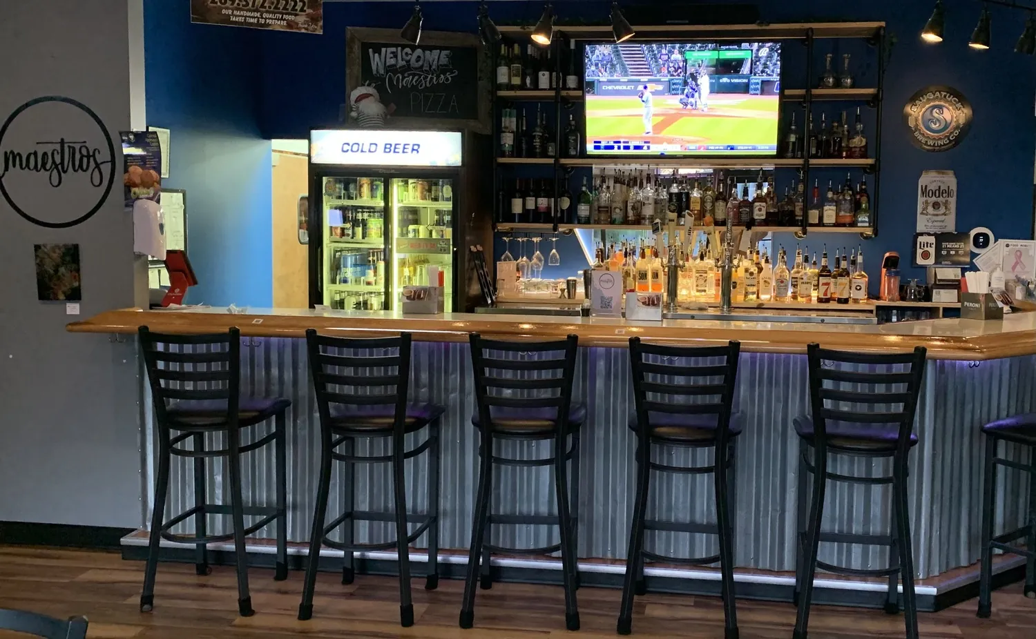 The bar at Maestro’s Pizza